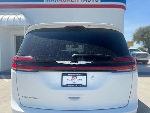 Used 2023 Chrysler Pacifica Touring-L image 25