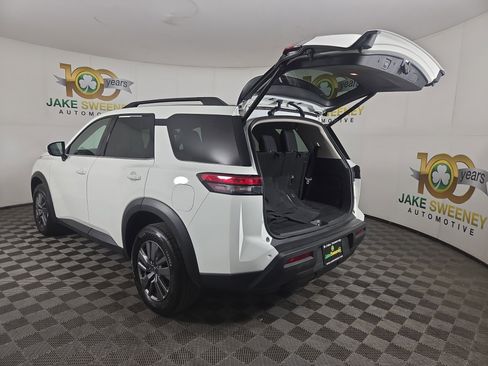 Used 2025 Nissan Pathfinder SV image 30