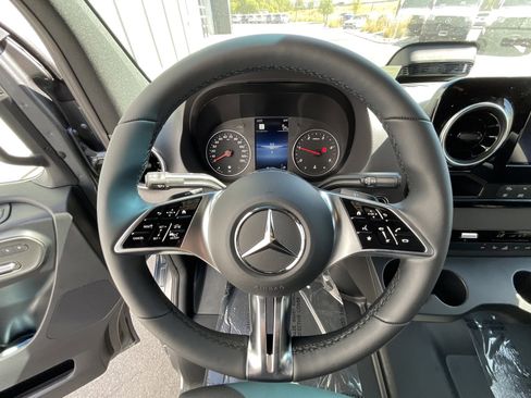 Used 2025 Mercedes-Benz Sprinter 2500 image 20