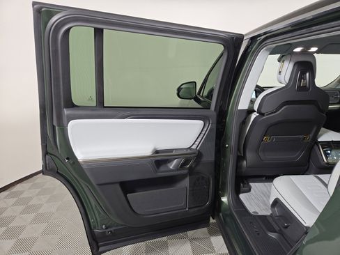 Used 2024 Rivian R1S Adventure AWD/4WD image 17