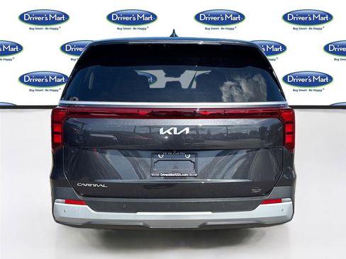 Used 2025 Kia Carnival FWD image 6