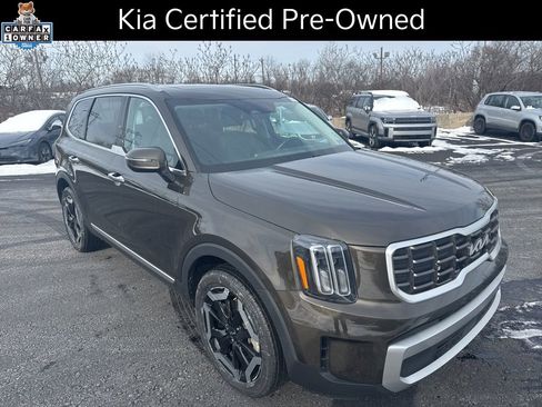 Certified 2023 Kia Telluride S w/ S Sunroof Package image 2