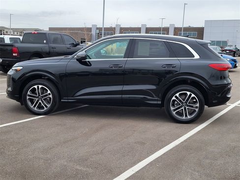 Certified 2025 Audi Q5 Premium Plus w/ Premium Plus image 2