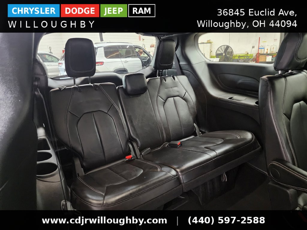 Used 2025 Chrysler Pacifica Select FWD image 32