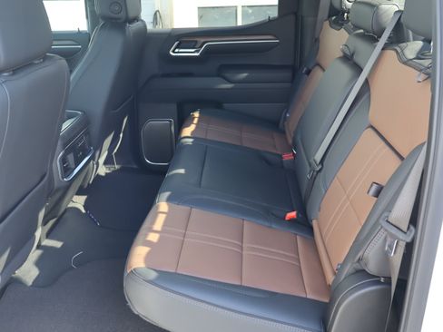 Certified 2025 Chevrolet Silverado 1500 High Country w/ Technology Package image 35