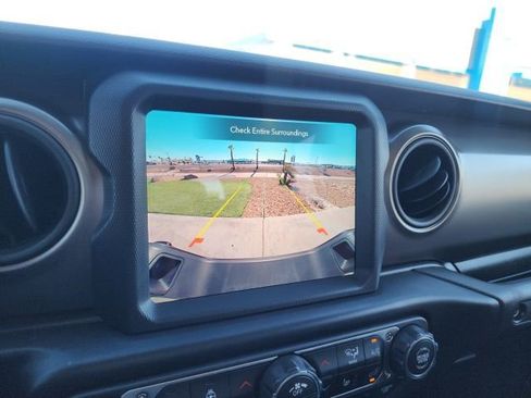 Used 2023 Jeep Gladiator Willys image 29