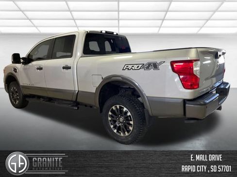 Used 2018 Nissan Titan PRO-4X w/ Pro-4x Convenience Package AWD/4WD image 4