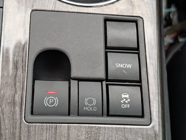 Used 2024 Toyota Highlander Platinum FWD image 16
