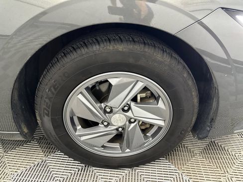 Used 2024 Hyundai Elantra SE FWD image 12