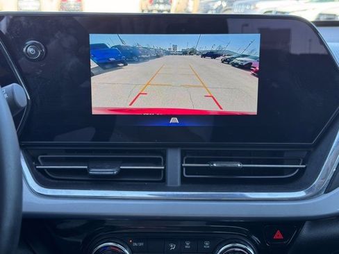 Used 2024 Chevrolet Trax LT w/ Driver Confidence Package image 14