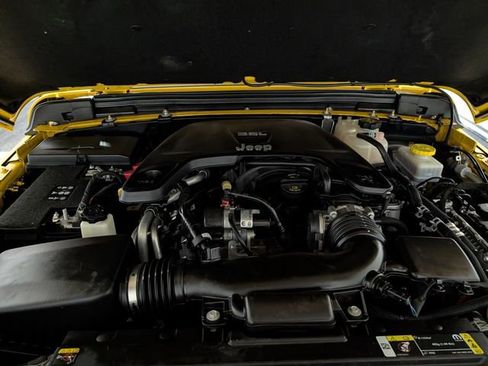 Used 2021 Jeep Wrangler Unlimited Islander image 27