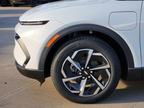 New 2026 Chevrolet Equinox EV LT image 5