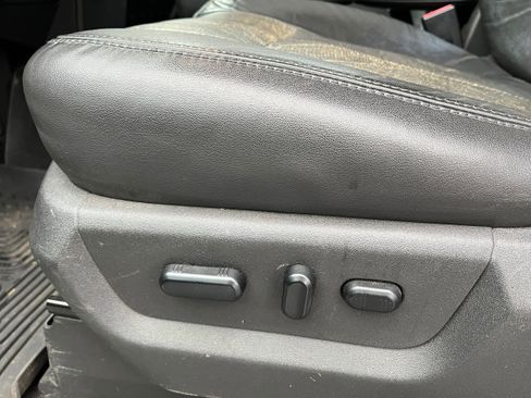 Used 2011 Ford F350 Lariat w/ Lariat Interior Pkg image 12