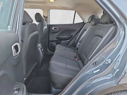Used 2025 Hyundai Venue SEL FWD image 19