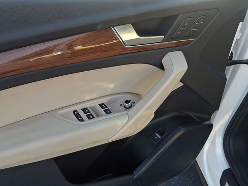 Used 2021 Audi Q5 Premium w/ Convenience Package image 12