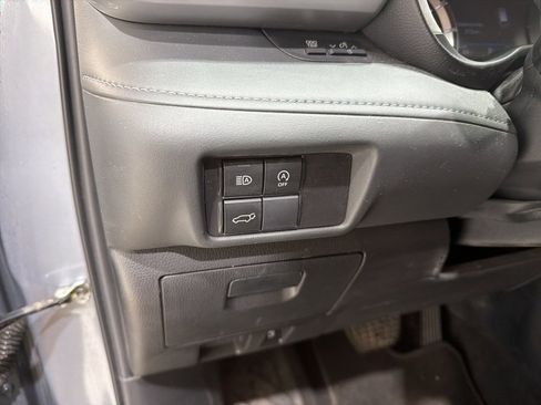 Used 2023 Toyota Highlander L image 18