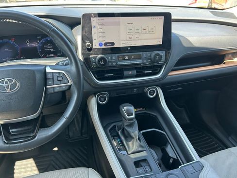 Used 2024 Toyota Grand Highlander FWD image 18