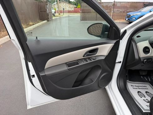 Used 2016 Chevrolet Cruze LS FWD image 9