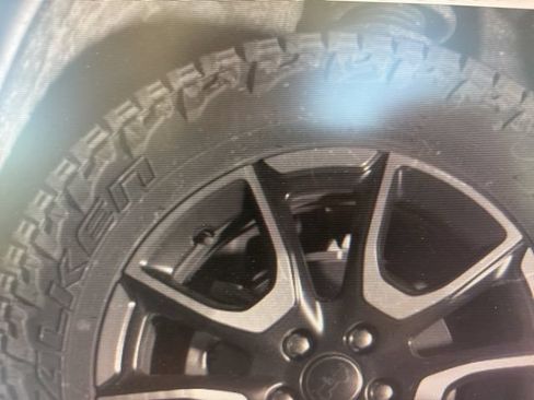 Used 2025 Jeep Compass Trailhawk AWD/4WD image 12