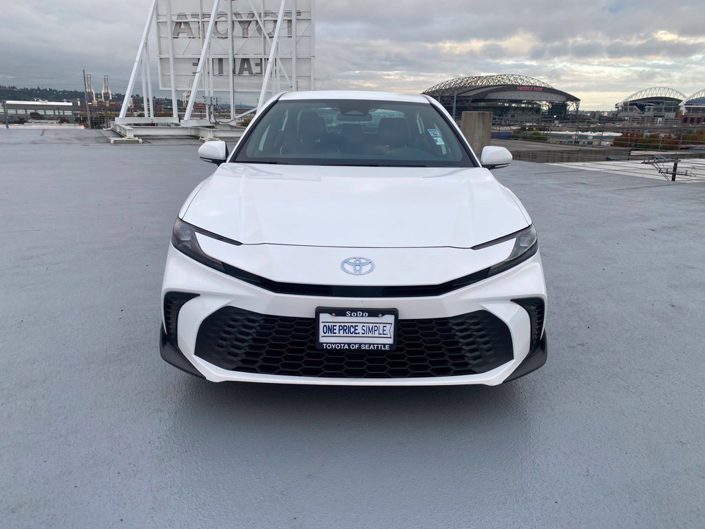 Used 2025 Toyota Camry SE FWD image 3