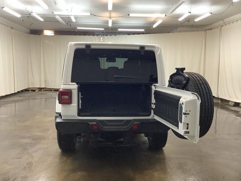 New 2026 Jeep Wrangler Unlimited Sahara AWD/4WD image 8