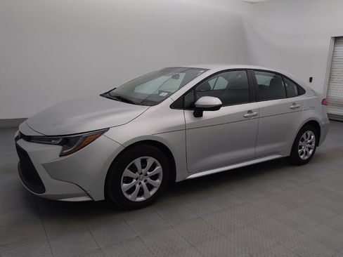 Used 2022 Toyota Corolla LE image 2