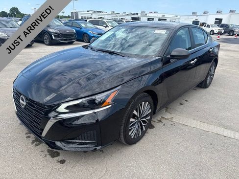 Certified 2025 Nissan Altima 2.5 SV AWD/4WD image 1