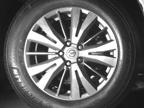 Used 2020 Nissan Pathfinder S image 12