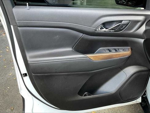 Used 2022 GMC Acadia SLE image 43