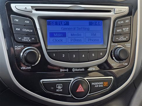 Used 2013 Hyundai Accent SE image 30