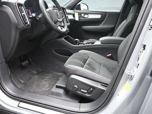 New 2026 Volvo XC40 B5 Ultra w/ Protection Package Premier AWD/4WD image 17