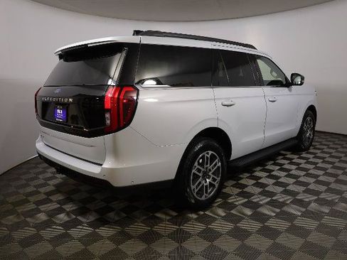 Certified 2025 Ford Expedition Active AWD/4WD image 5