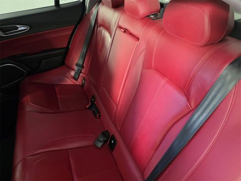 Used 2019 Alfa Romeo Giulia image 17