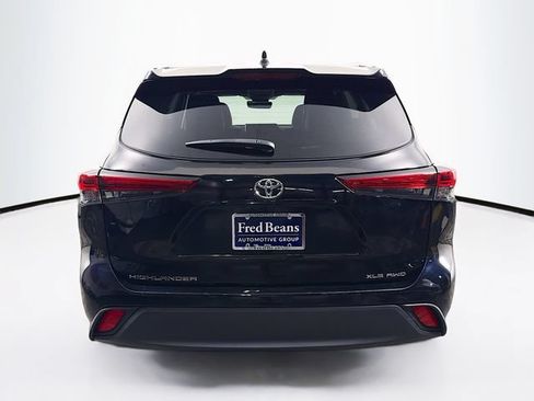 Used 2023 Toyota Highlander XLE AWD/4WD image 8