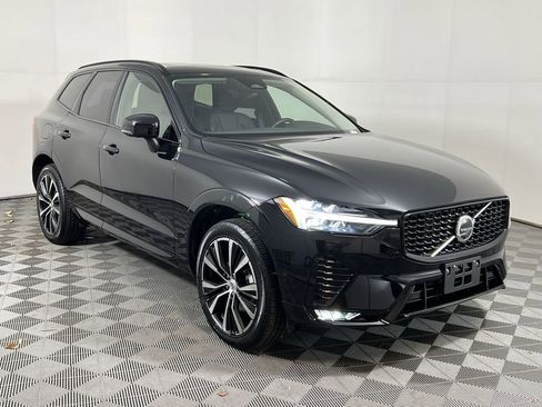 Certified 2025 Volvo XC60 B5 Plus image 2