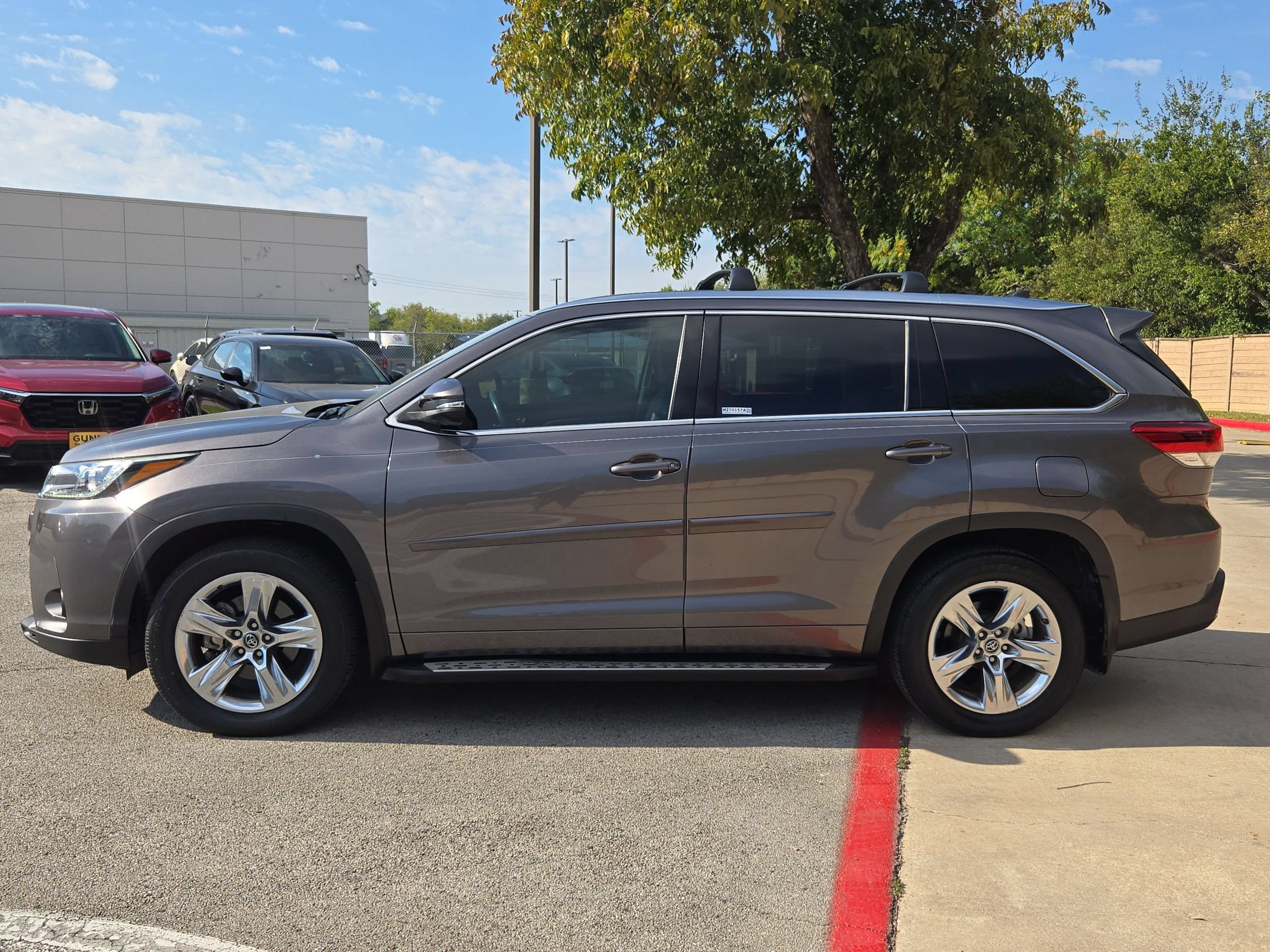 Used 2018 Toyota Highlander Limited FWD image 6
