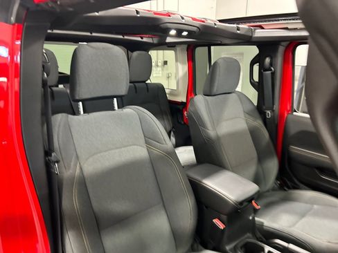 Used 2025 Jeep Wrangler Unlimited Sahara w/ Safety Group AWD/4WD image 34