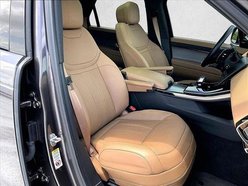 Used 2024 Land Rover Range Rover Sport SE image 9