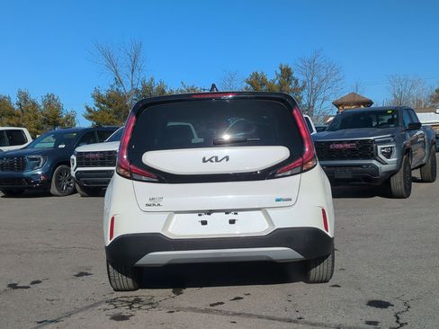 Used 2023 Kia Soul EX image 7
