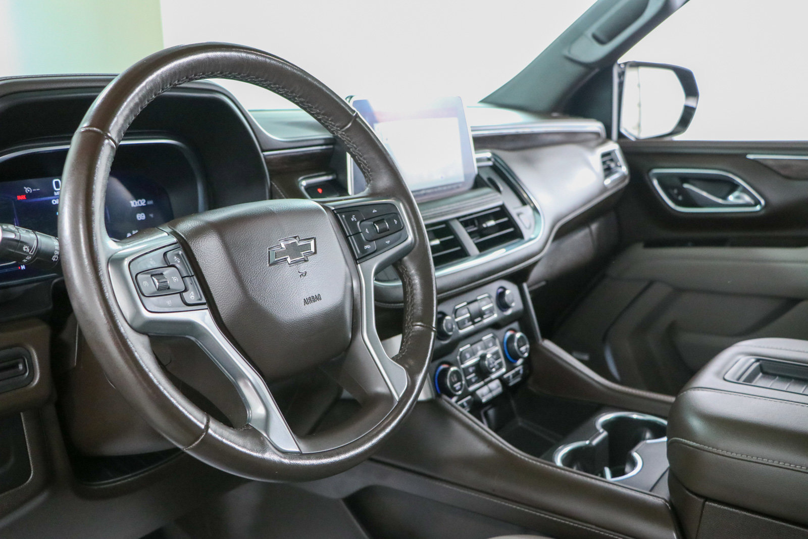 Used 2023 Chevrolet Tahoe Z71 w/ Luxury Package AWD/4WD image 26