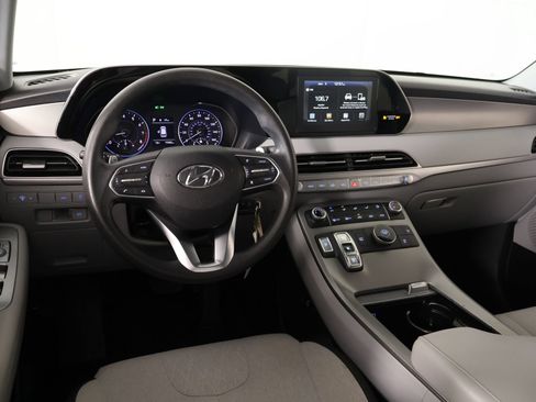 Used 2020 Hyundai Palisade SE FWD image 2