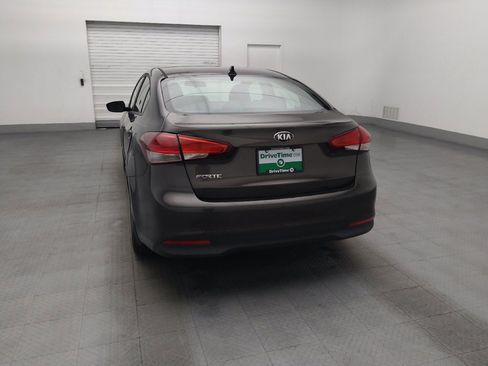 Used 2017 Kia Forte LX FWD image 6