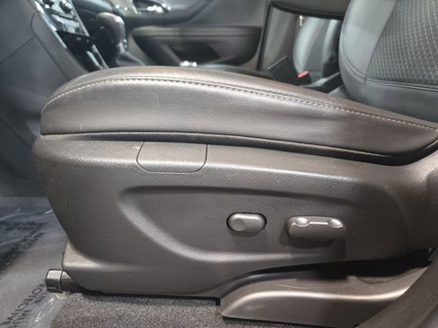 Used 2022 Buick Encore Preferred w/ Safety Package AWD/4WD image 27
