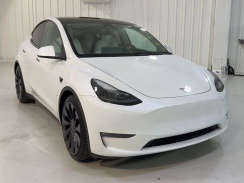 Used 2022 Tesla Model Y Performance AWD/4WD image 3