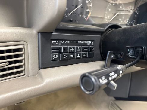 Used 1993 Cadillac Allante image 19