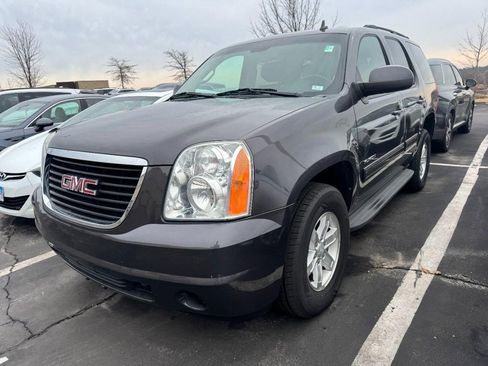 Used 2011 GMC Yukon SLE image 3