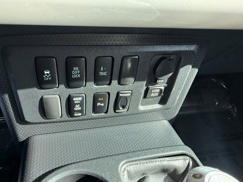 Used 2014 Toyota FJ Cruiser 4WD image 35