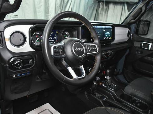 Used 2024 Jeep Wrangler Unlimited Sahara AWD/4WD image 17