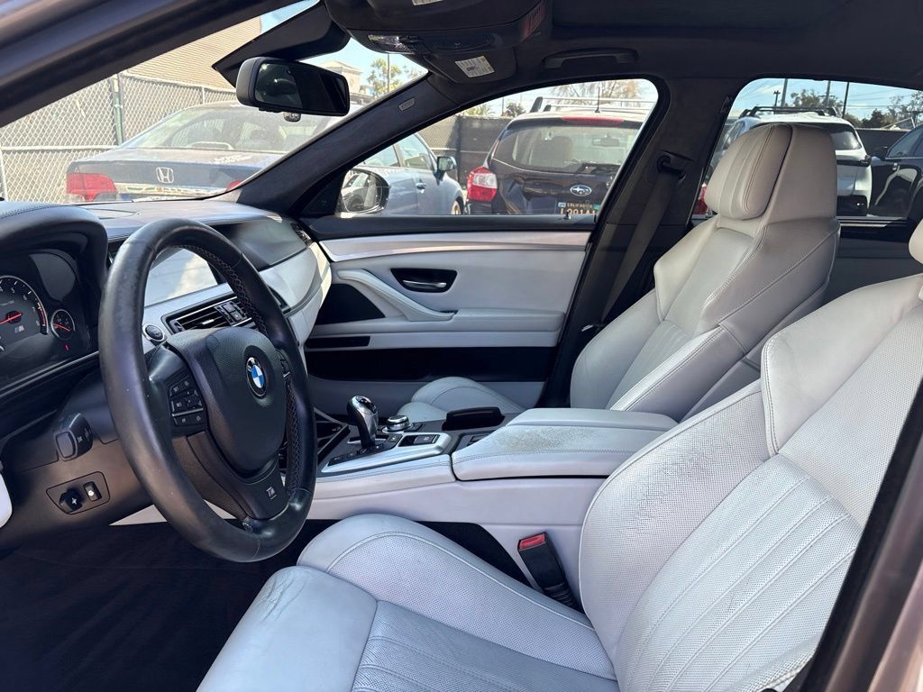 Used 2013 BMW M5 RWD image 10