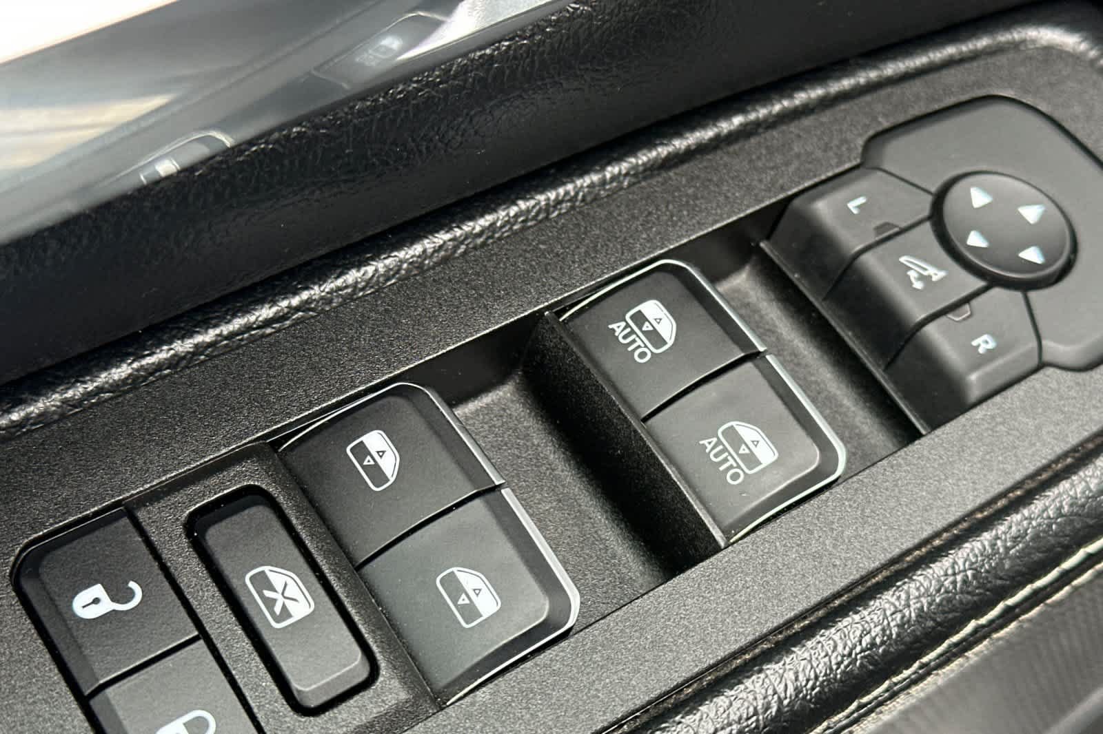 Used 2025 RAM 1500 Laramie AWD/4WD image 13